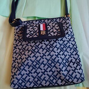 Tommy Hilfiger flat purse handbag shoulder bag with adjustable strap